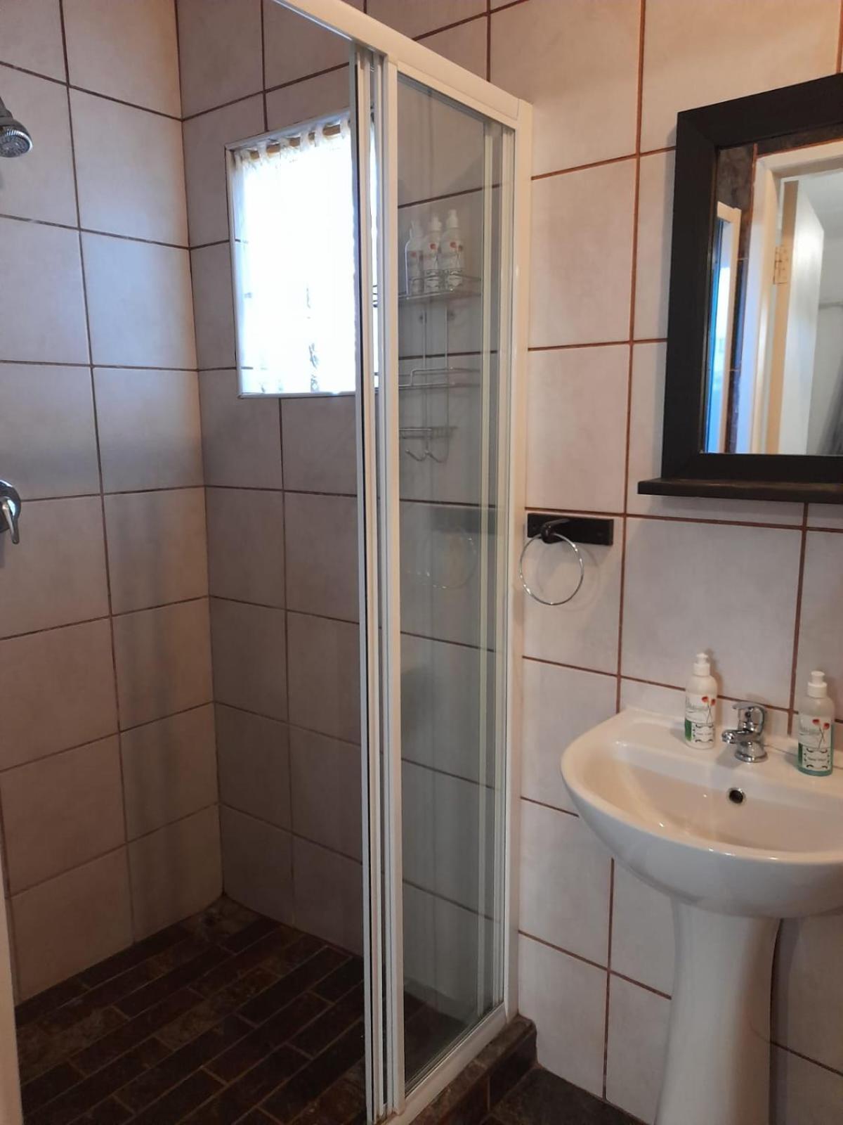 קלרקסדורפ Ukarimu Guest House חדר תמונה